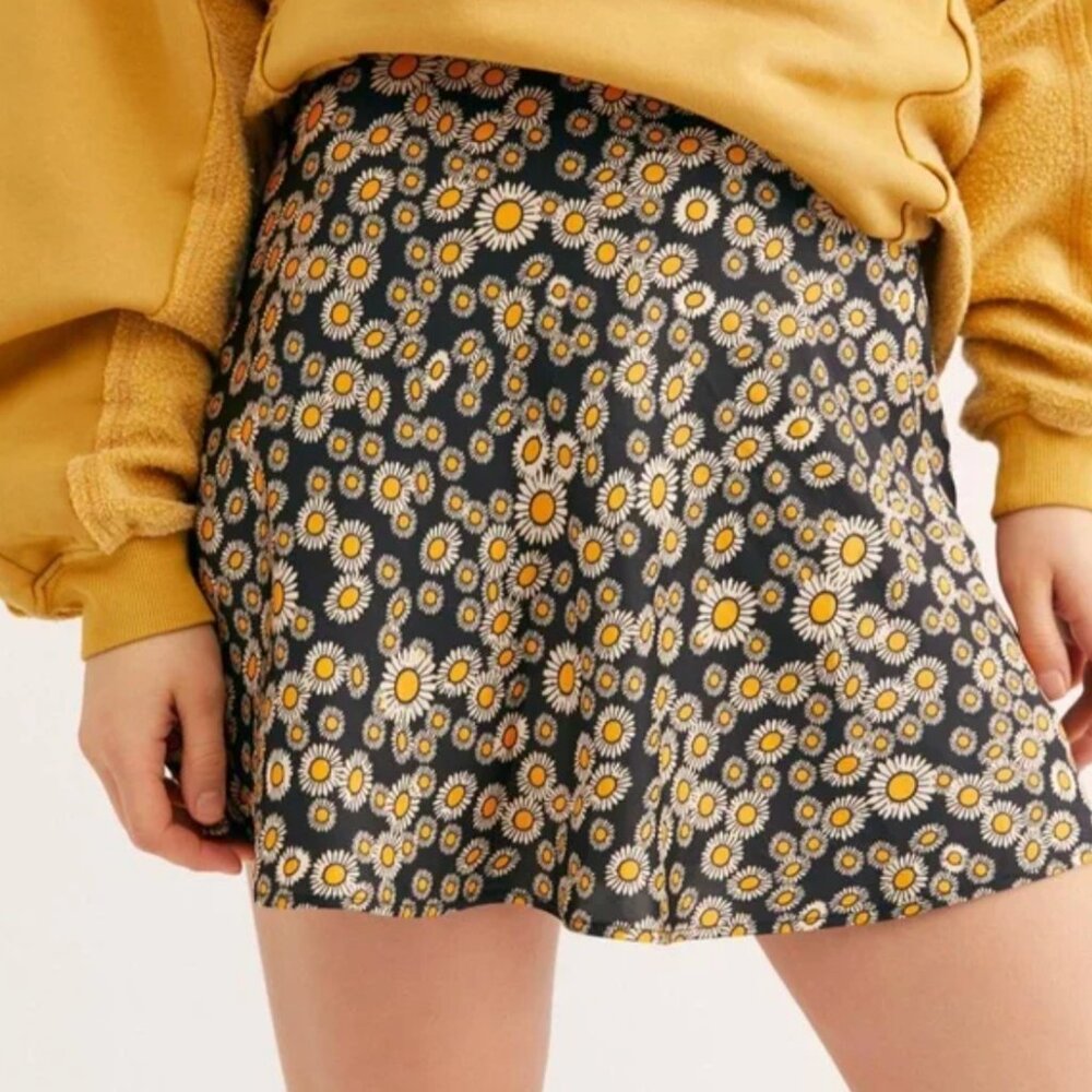 NWT Free People Phoebe Daisy Floral Black Mini Skirt